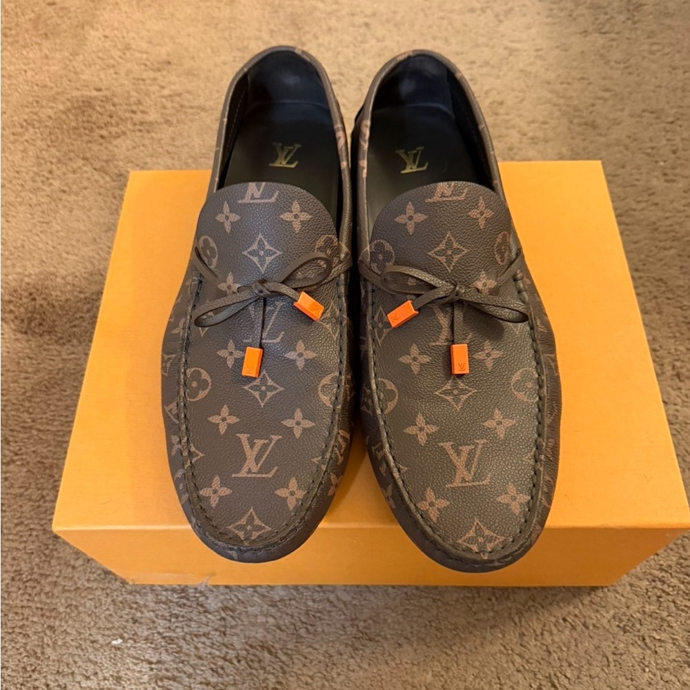LOUIS VUITTON LV DRIVER MOCCASINS MONOGRAM GRAINED LEATHER